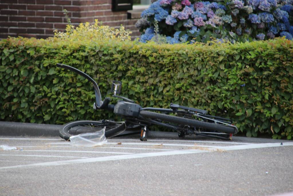 Fietser ernstig gewond bij aanrijding