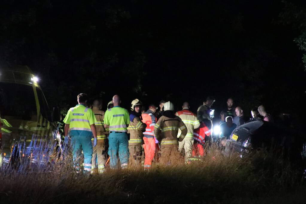 35-jarige automobilist overleden na botsing tegen boom