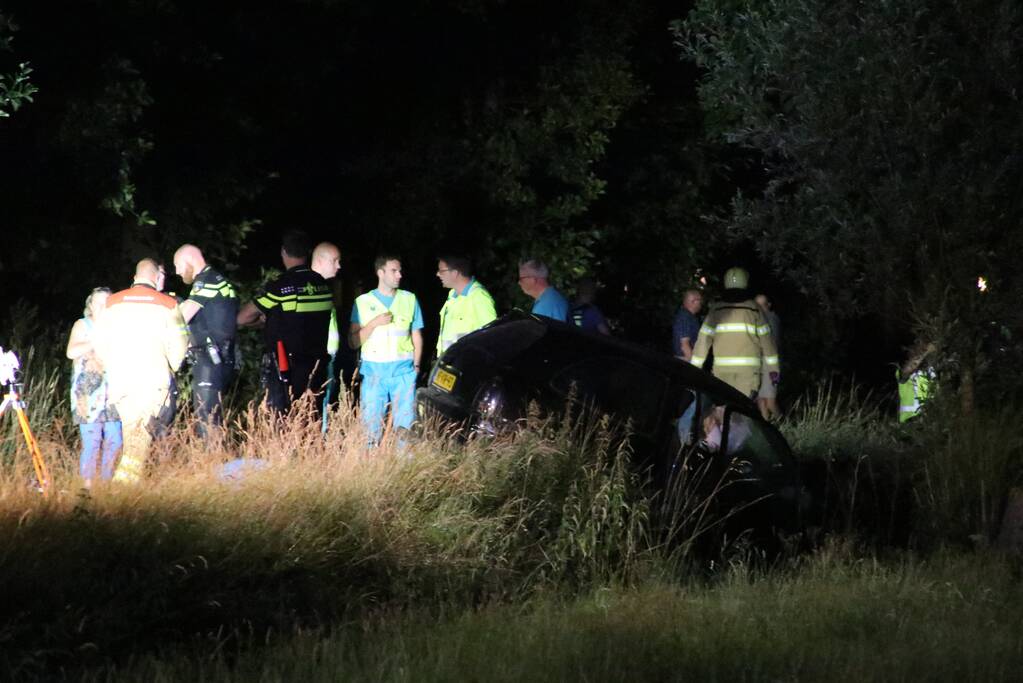 35-jarige automobilist overleden na botsing tegen boom