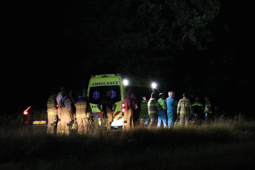 35-jarige automobilist overleden na botsing tegen boom
