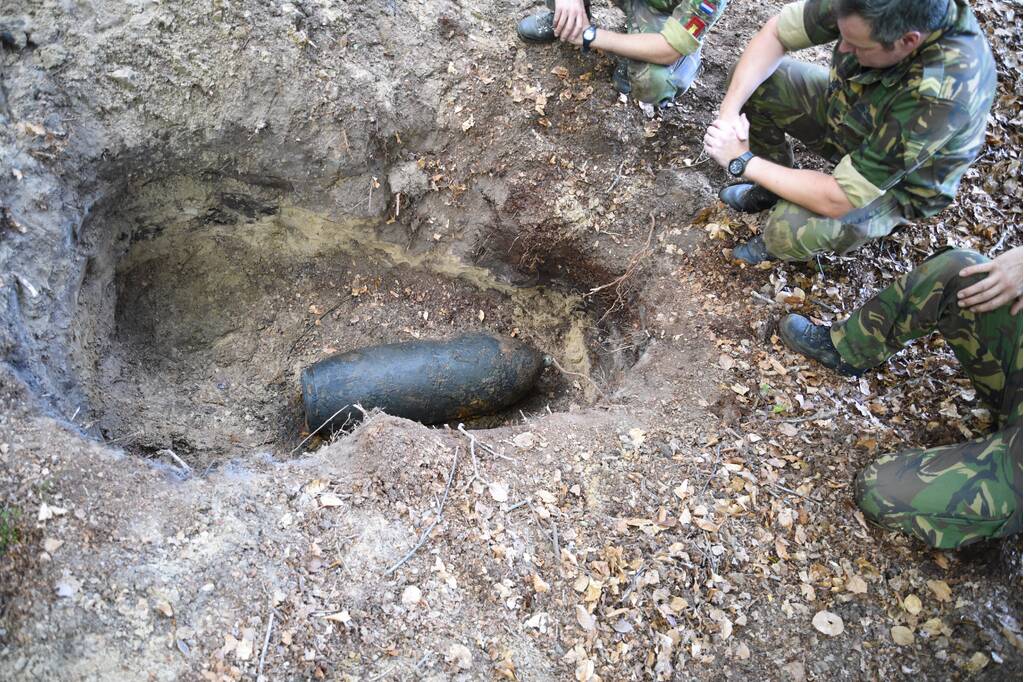 Vliegtuigbom uit 2e Wereldoorlog gevonden in bos