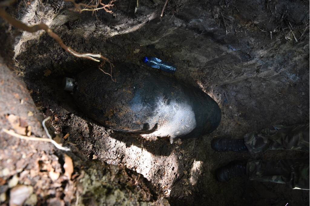 Vliegtuigbom uit 2e Wereldoorlog gevonden in bos