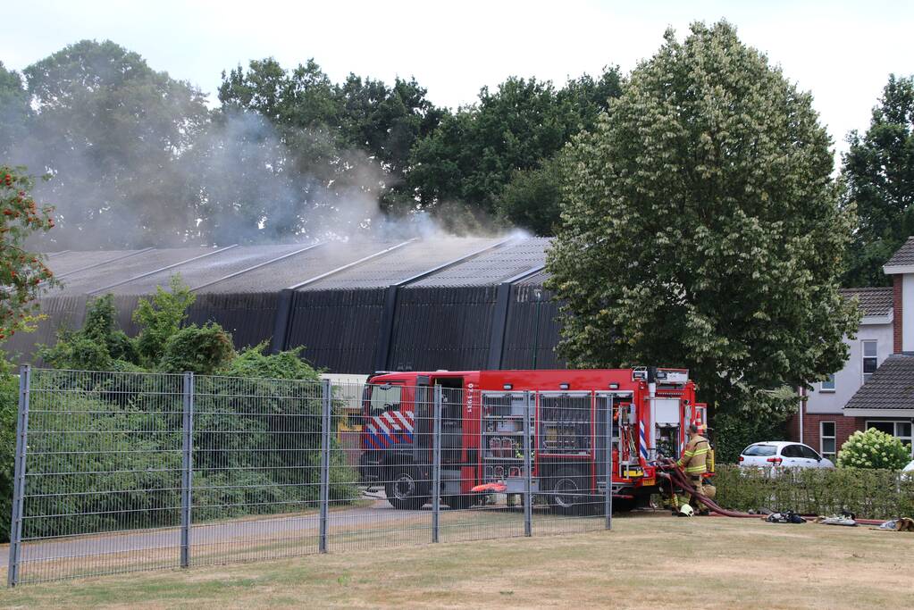 Brand in dak van sporthal