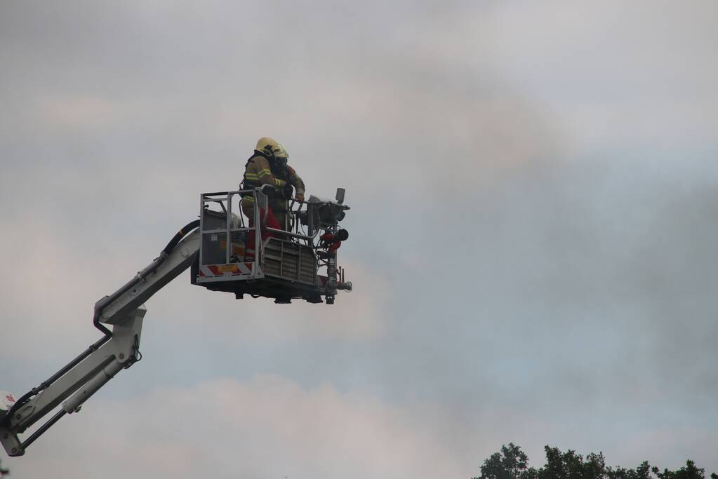 Brand in dak van sporthal