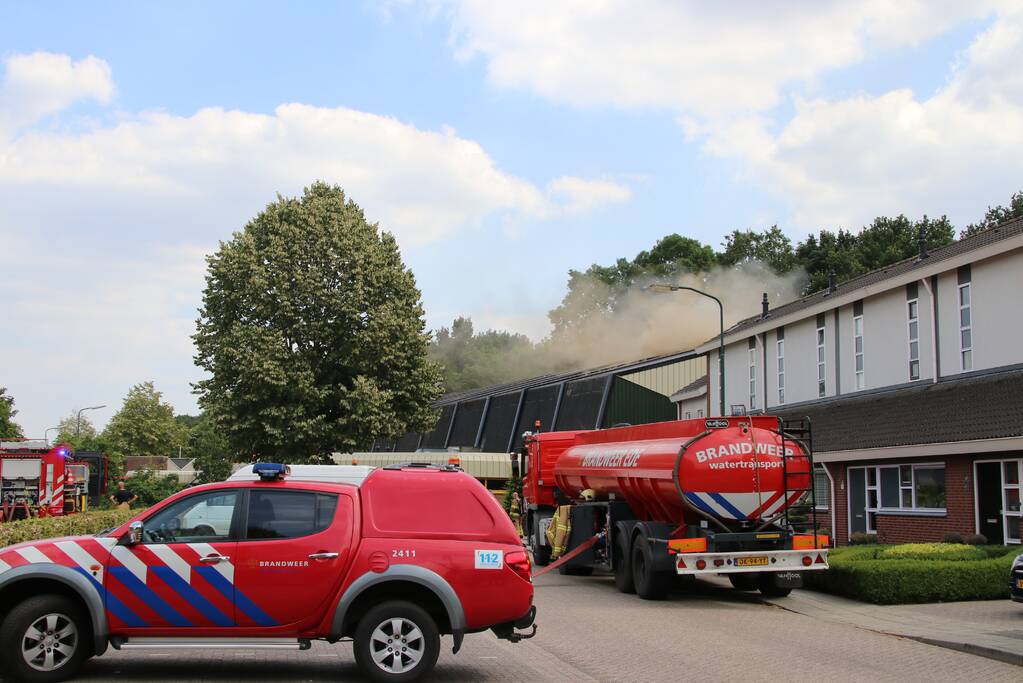 Brand in dak van sporthal