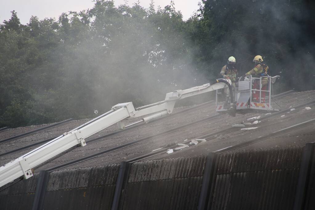 Brand in dak van sporthal
