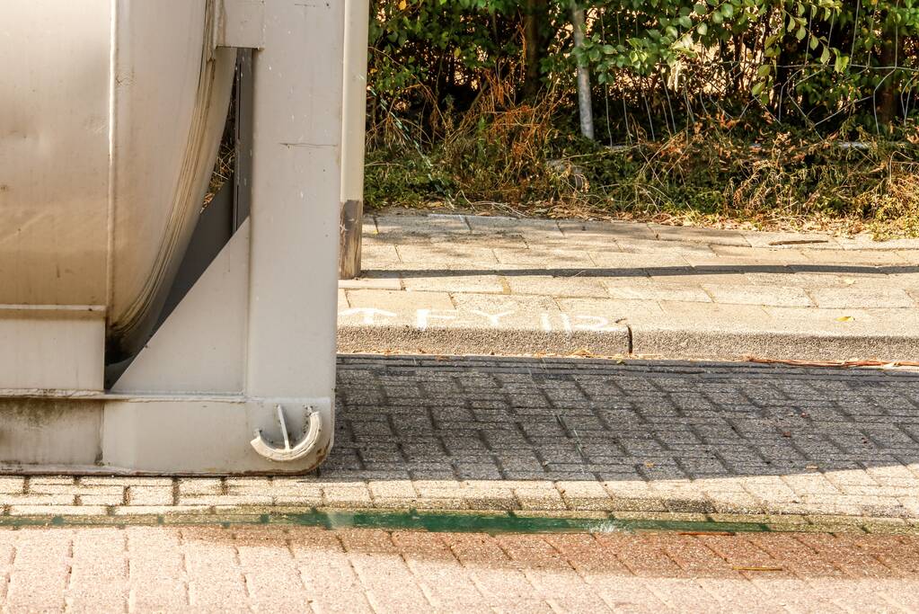 Straat afgesloten door lekkende tanks