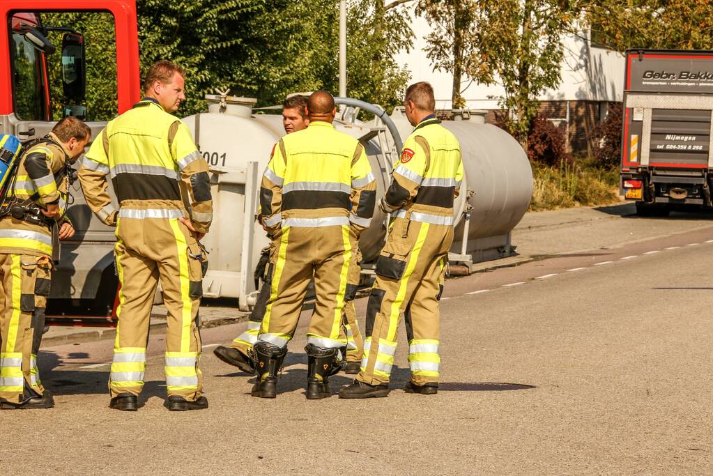 Straat afgesloten door lekkende tanks