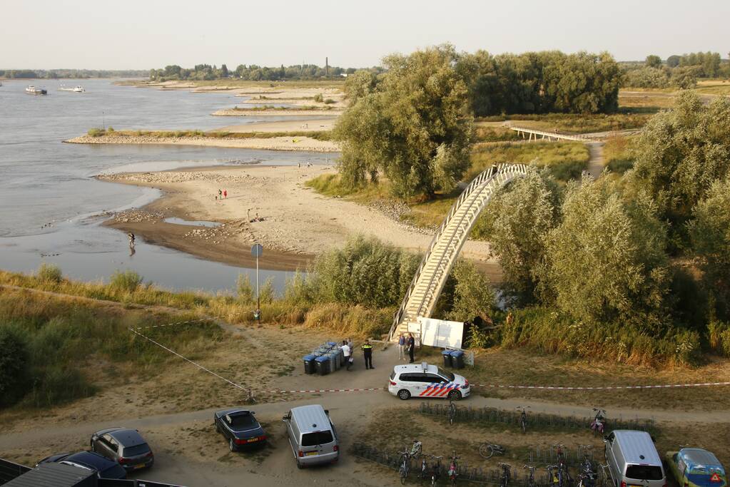 Stoffelijk overschot aangetroffen onder wandelbrug