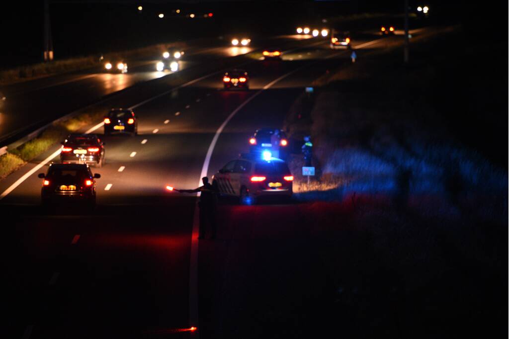 Brandweer blust autobrand