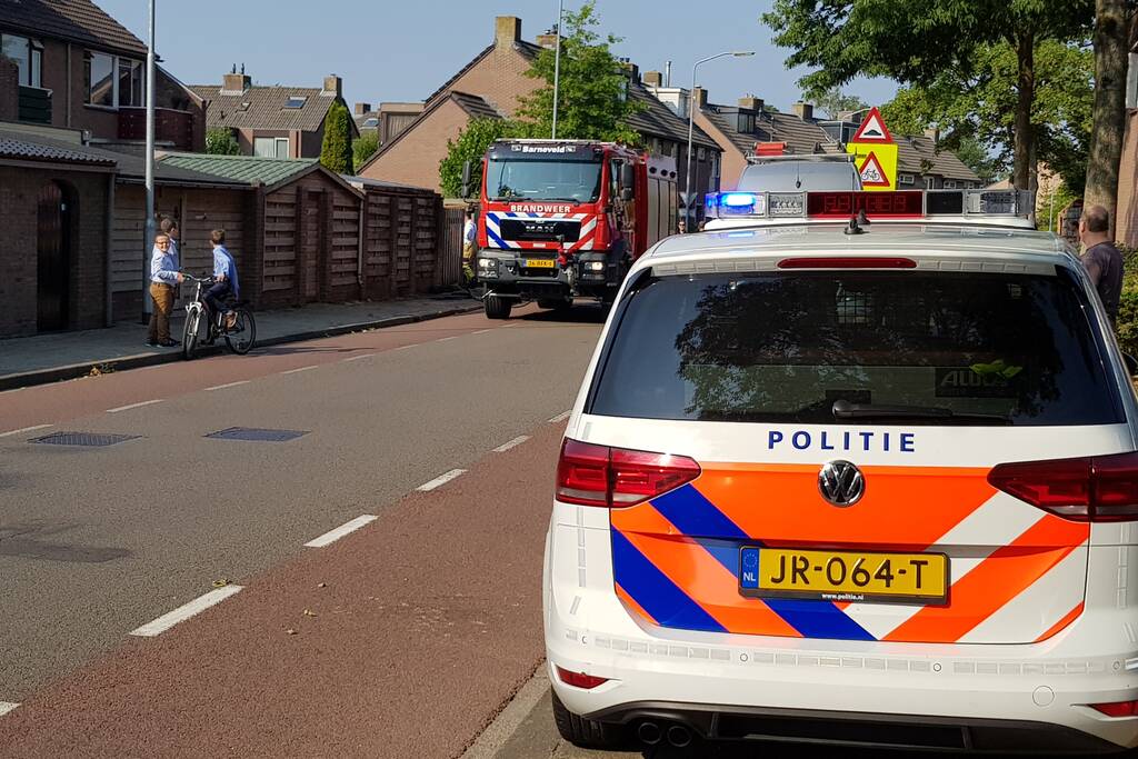 Bewoners en politie blussen schuurbrand