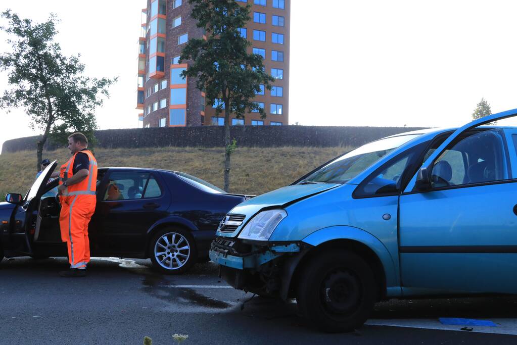 Veel schade bij kop-staartbotsing