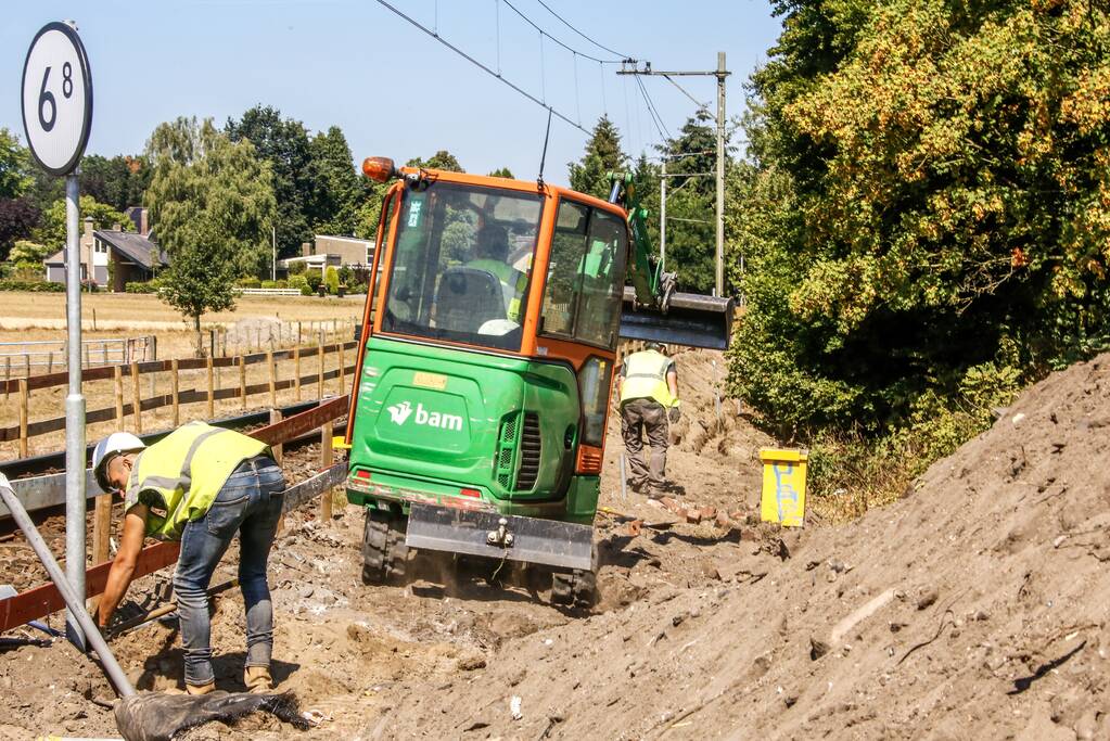 Overwegstoring na graafwerkzaamheden langs het spoor