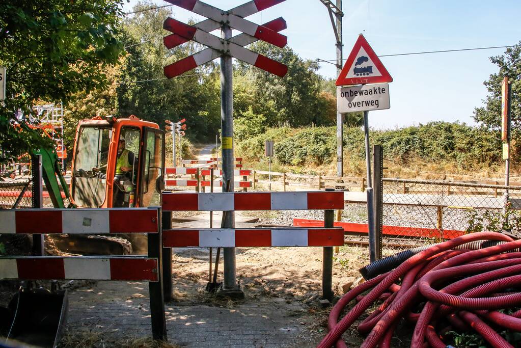 Overwegstoring na graafwerkzaamheden langs het spoor