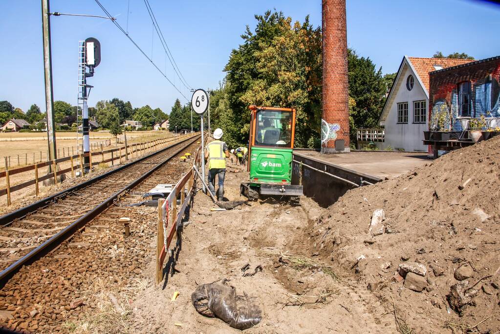 Overwegstoring na graafwerkzaamheden langs het spoor