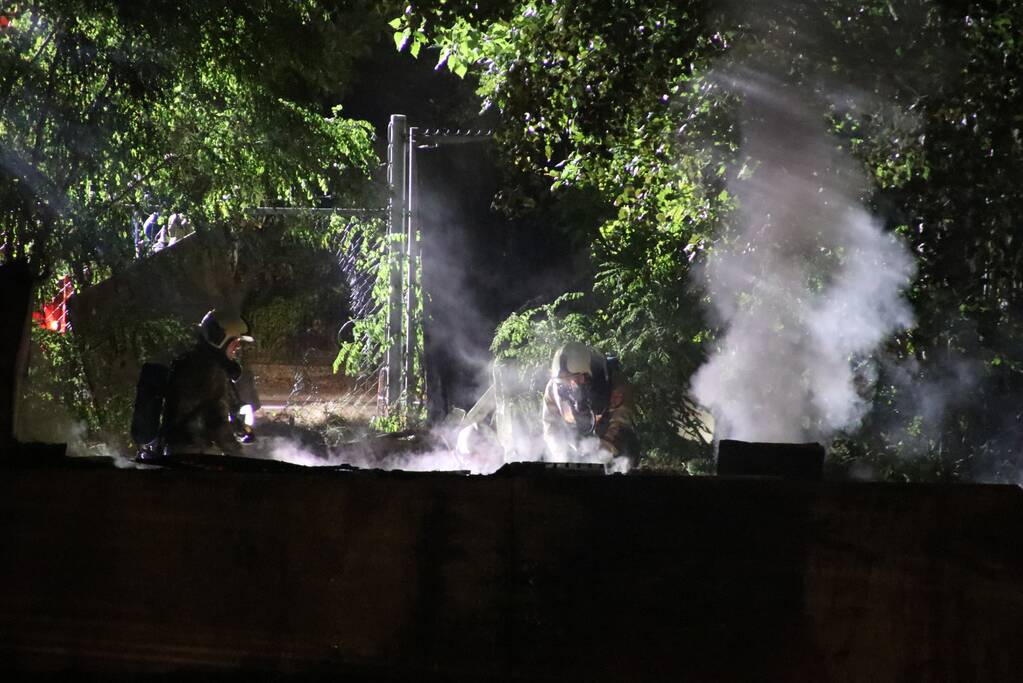 Uitslaande brand op woonboot