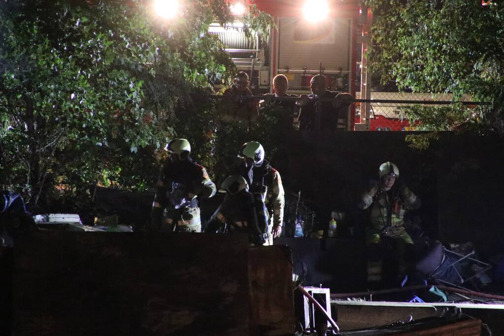 Uitslaande brand op woonboot