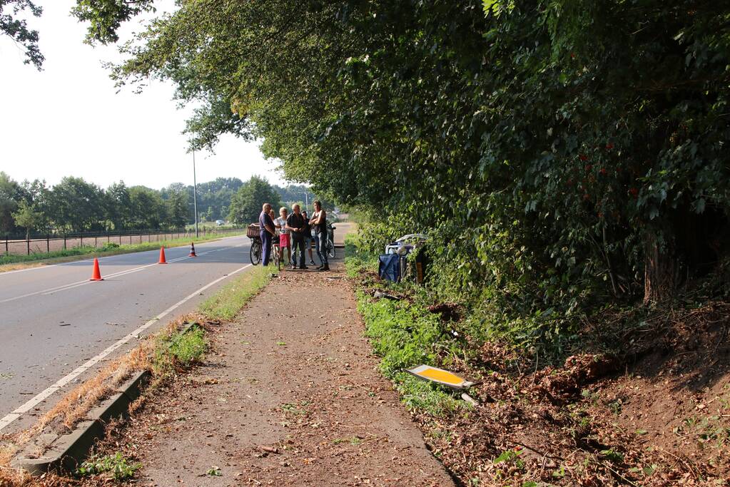 Man en kind vrijwel ongedeerd na zware crash