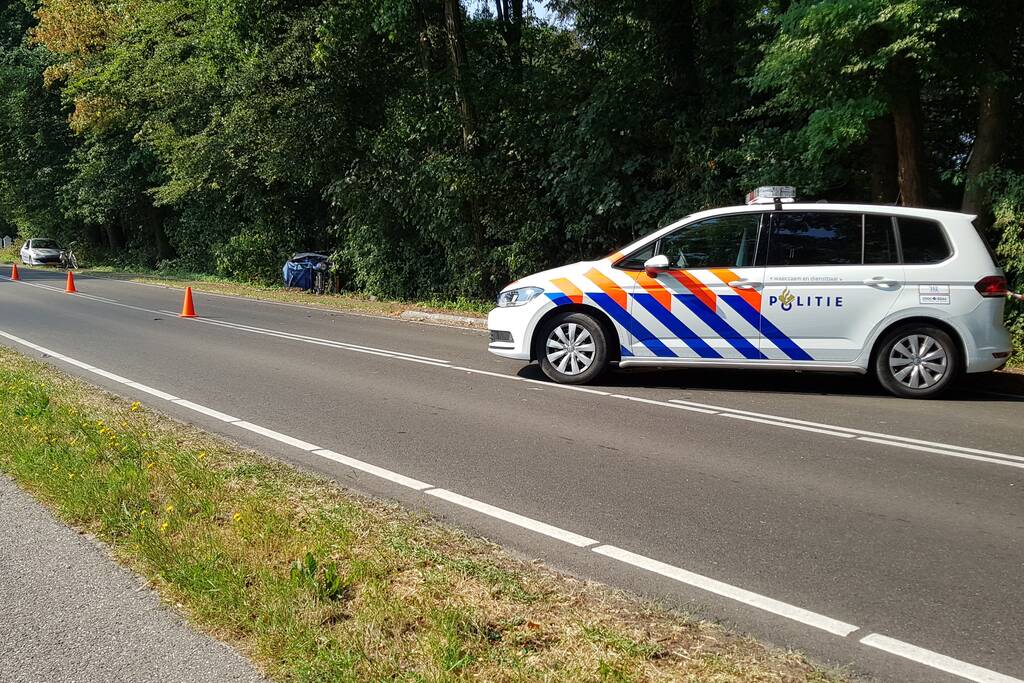 Man en kind vrijwel ongedeerd na zware crash