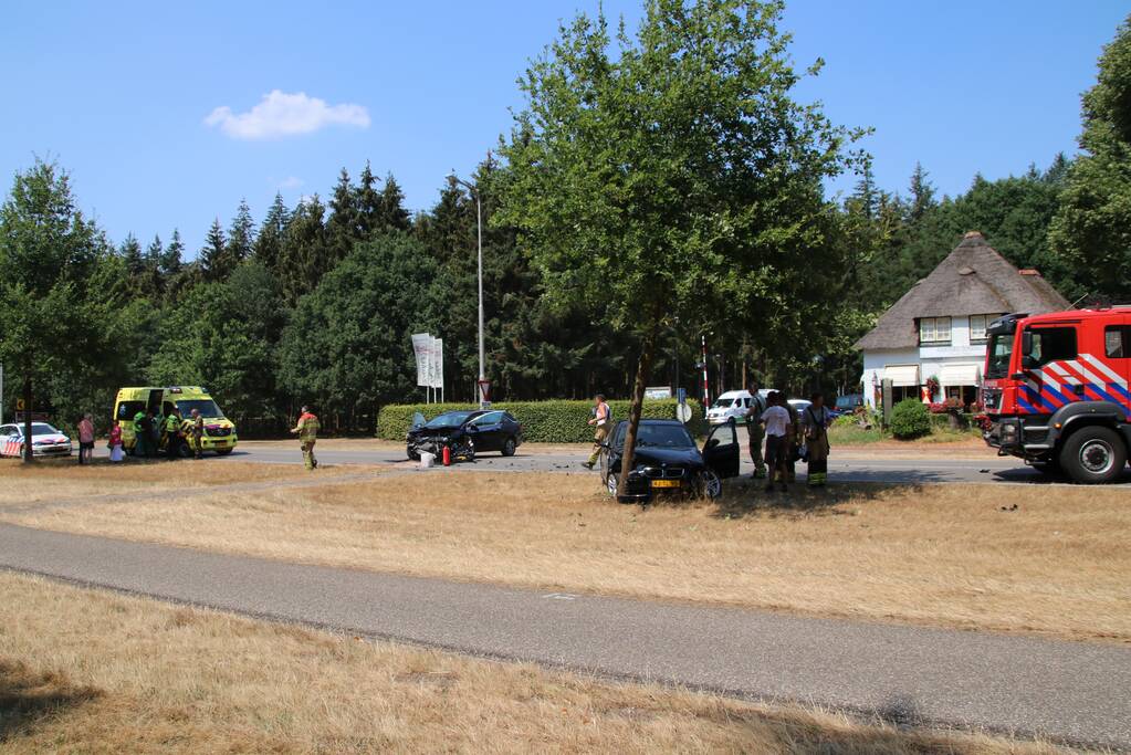 Frontale aanrijding bij gasterij Zondag