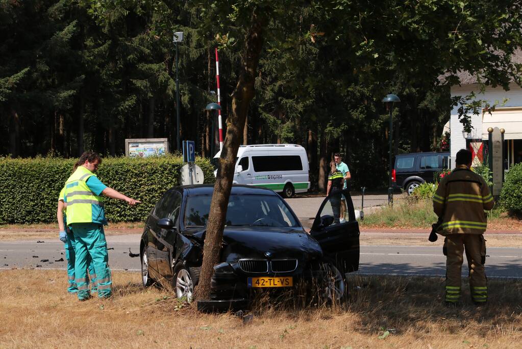 Frontale aanrijding bij gasterij Zondag