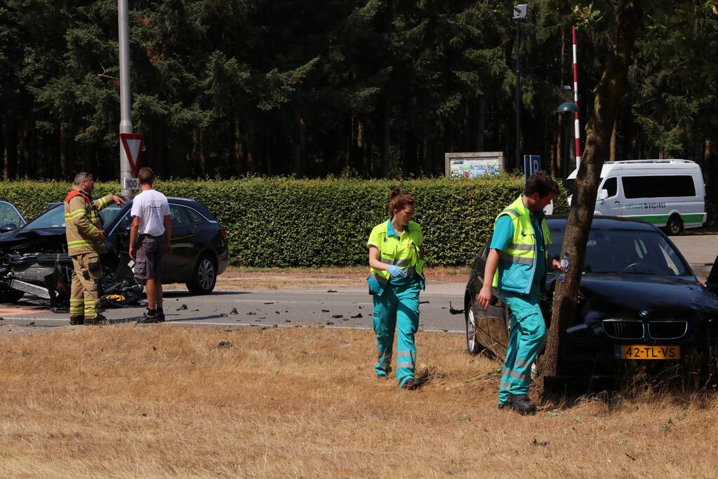 Frontale aanrijding bij gasterij Zondag