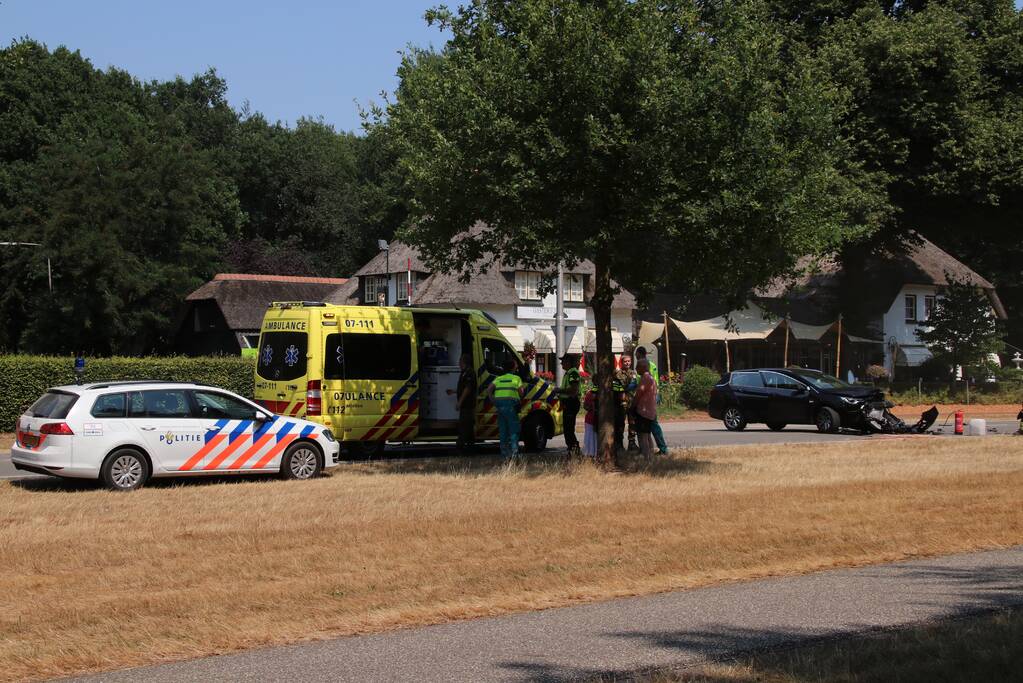 Frontale aanrijding bij gasterij Zondag