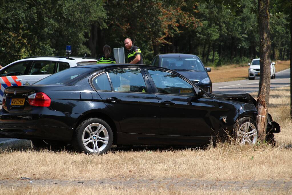 Frontale aanrijding bij gasterij Zondag