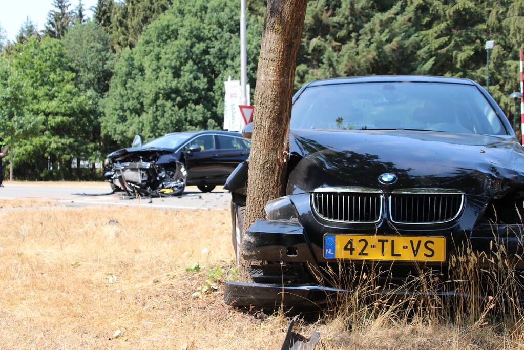 Frontale aanrijding bij gasterij Zondag