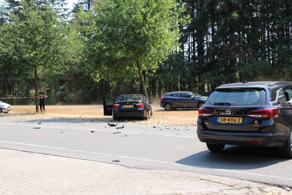 Frontale aanrijding bij gasterij Zondag