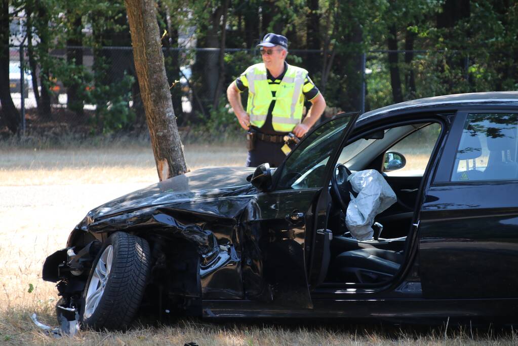 Frontale aanrijding bij gasterij Zondag
