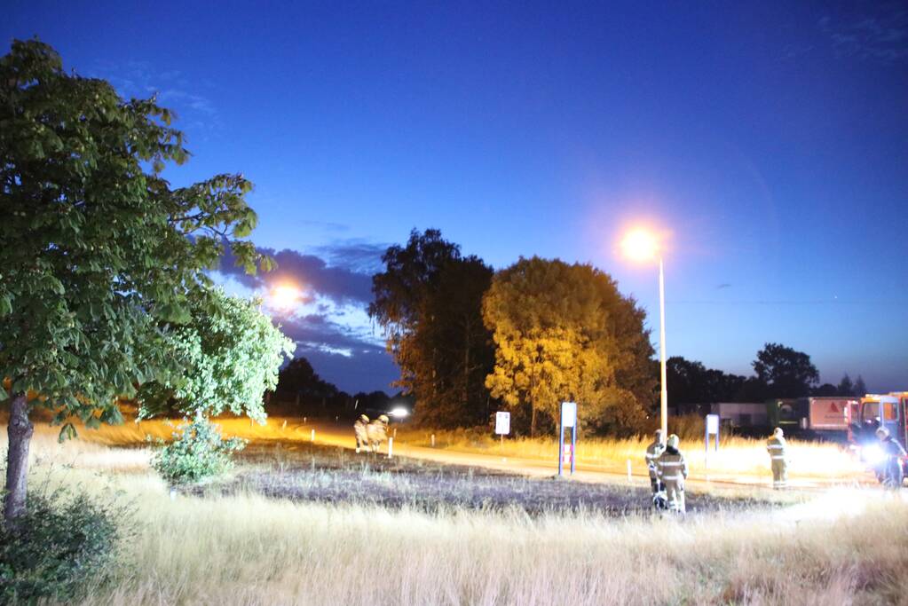 Bermbrand geblust bij oprit snelweg