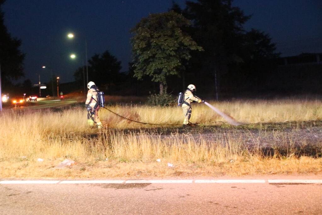 Bermbrand geblust bij oprit snelweg