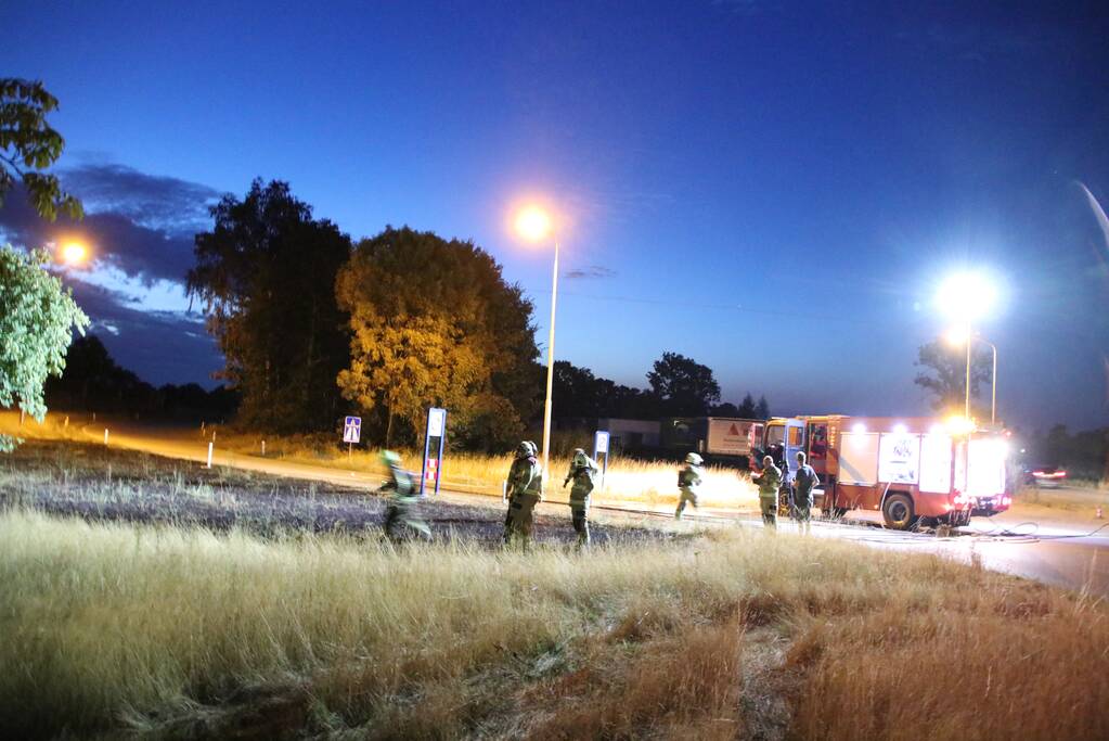 Bermbrand geblust bij oprit snelweg