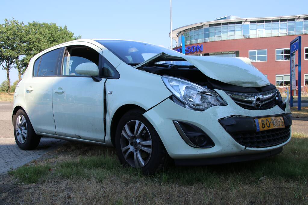 Grote schade bij aanrijding op kruising