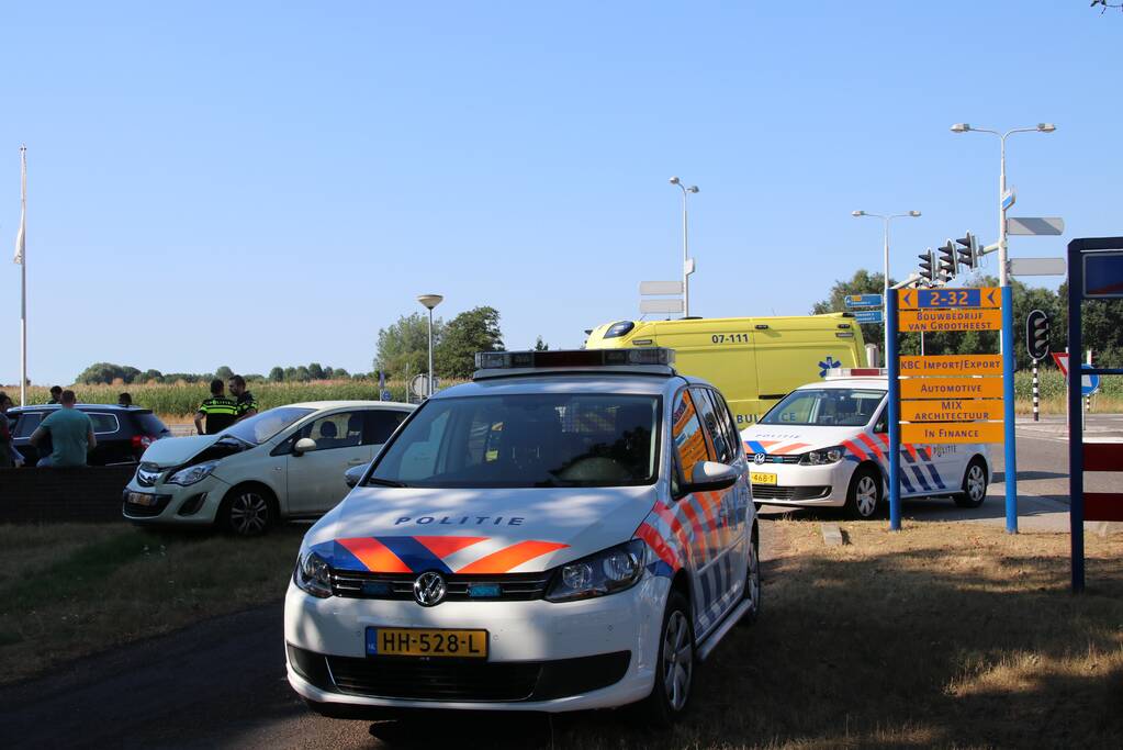 Grote schade bij aanrijding op kruising