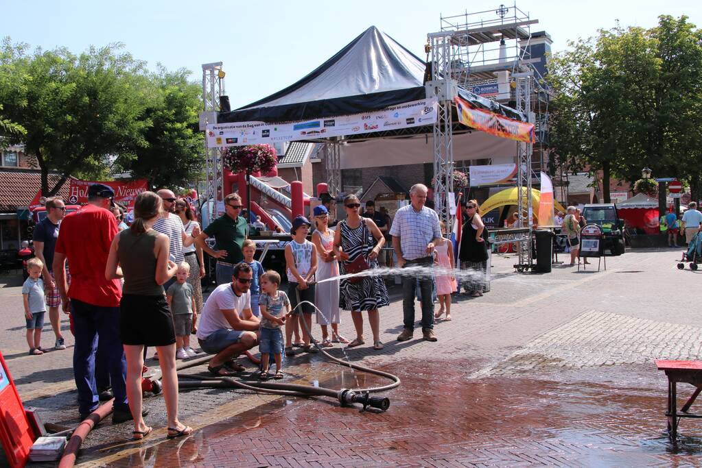 Grote drukte op de dag van de oude brandweerwagen