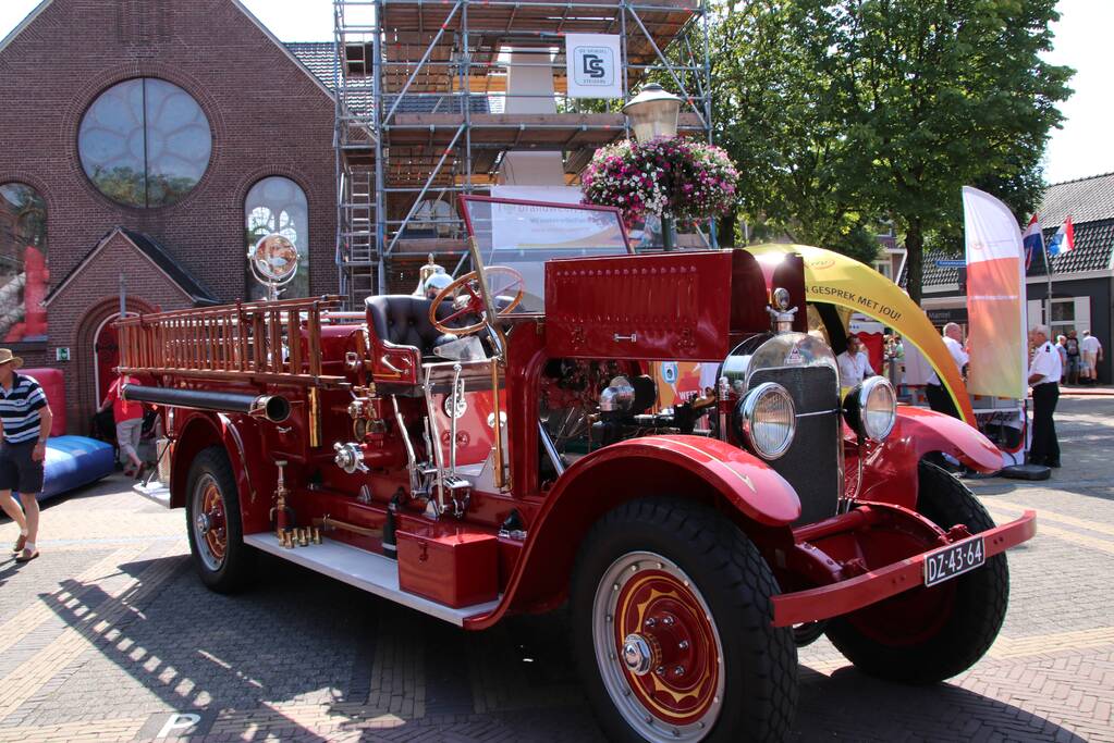 Grote drukte op de dag van de oude brandweerwagen