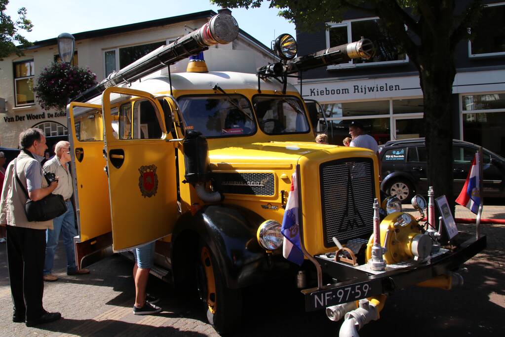 Grote drukte op de dag van de oude brandweerwagen