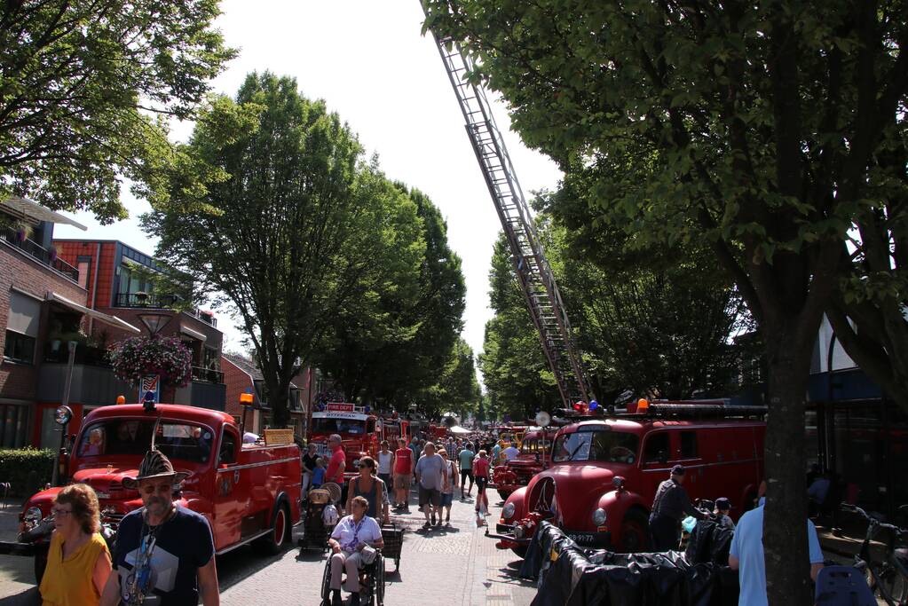 Grote drukte op de dag van de oude brandweerwagen