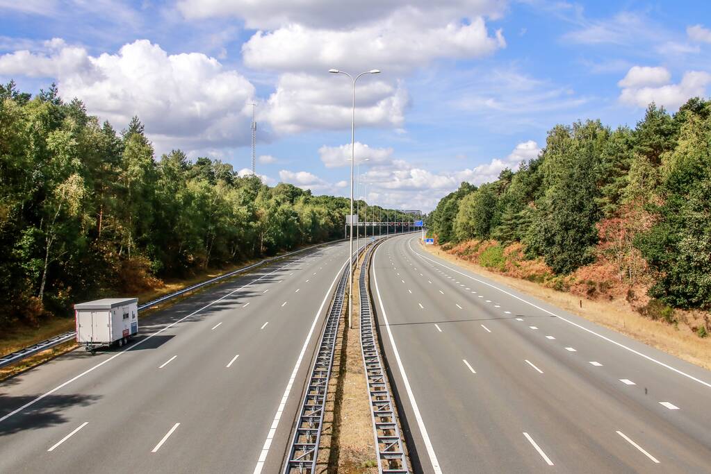 Snelweg afgesloten door sloop brug