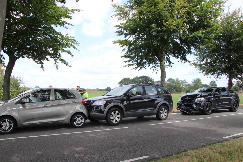 Kettingbotsing met vier auto's