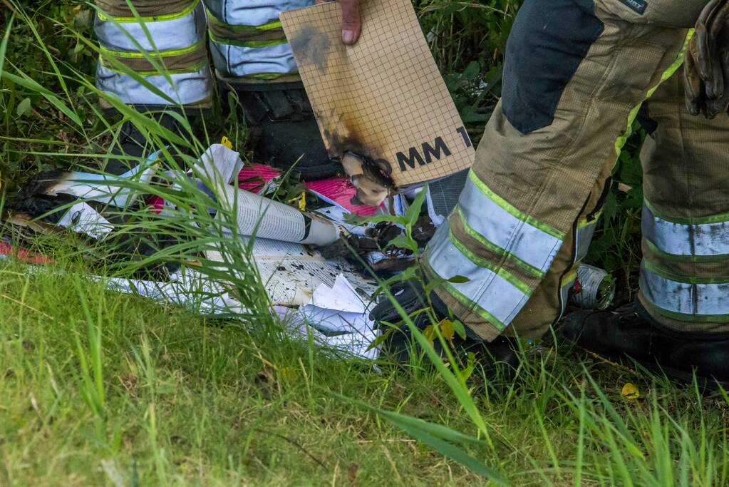 SKA-juf ontdekt in brand gestoken tas met schoolspullen