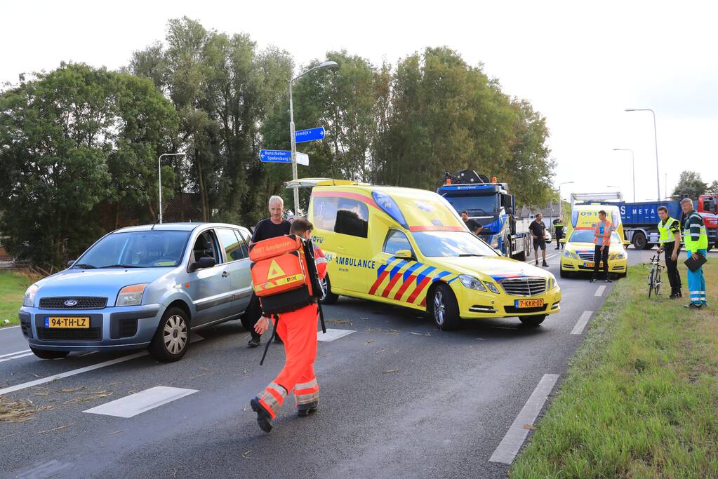 Racefietser ernstig gewond na aanrijding met vrachtwagen