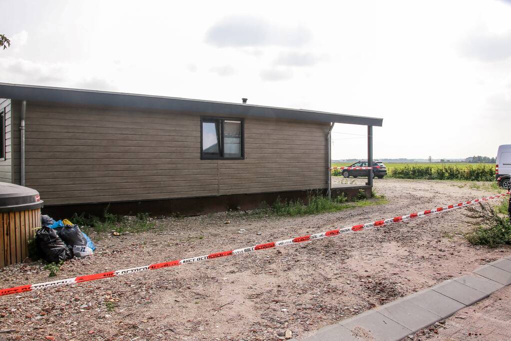 Man zwaargewond bij incident bij woning