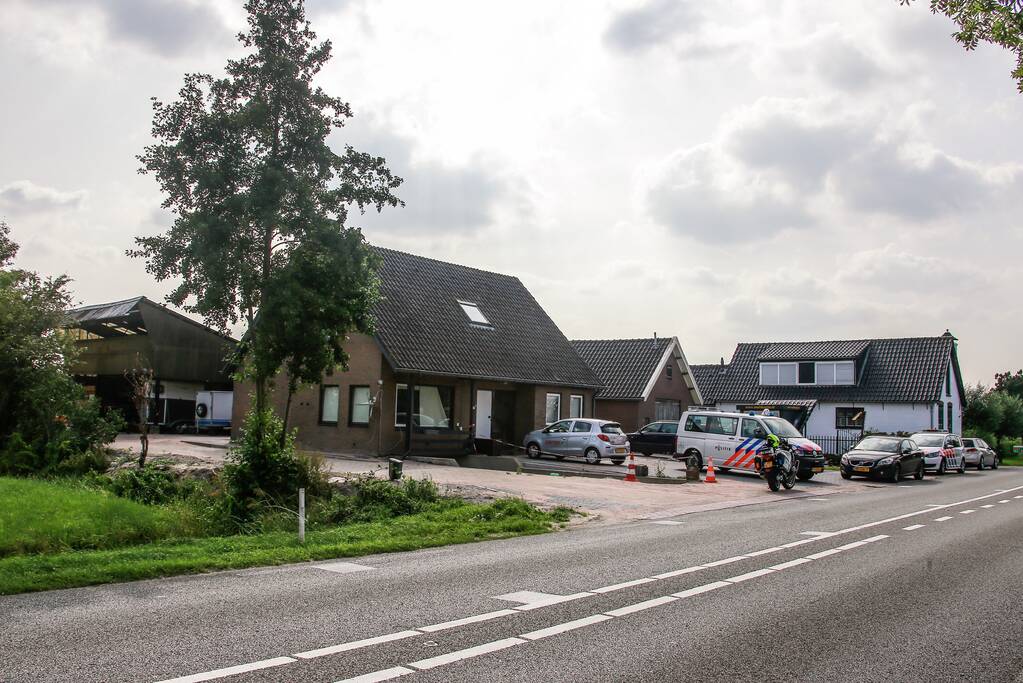 Man zwaargewond bij incident bij woning