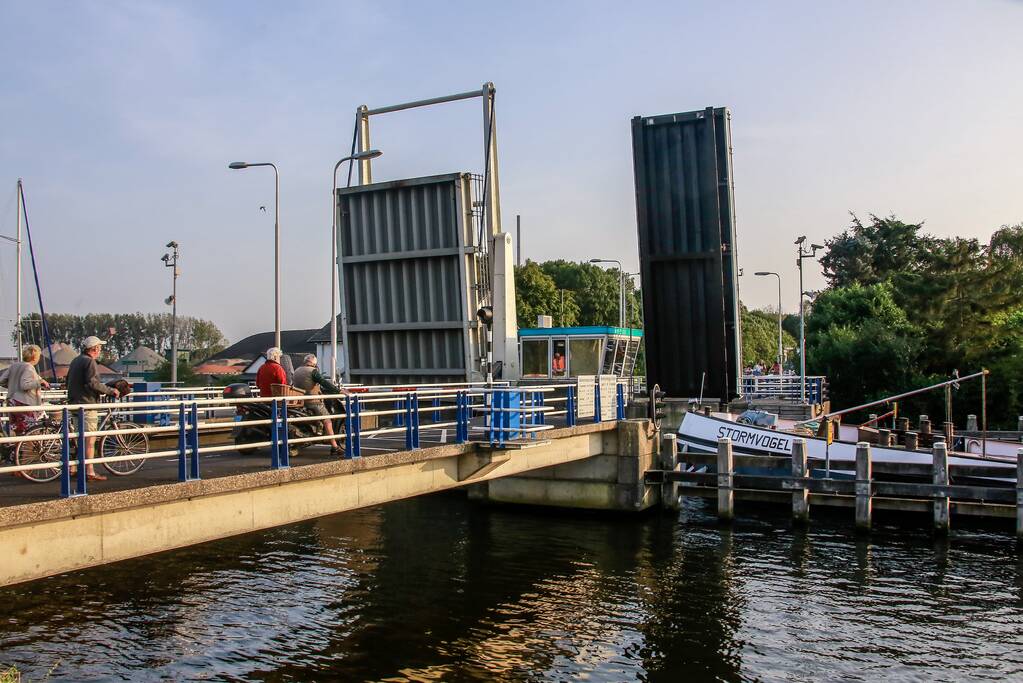 Verkeersopstopping Eembrug na kapotte slagboom