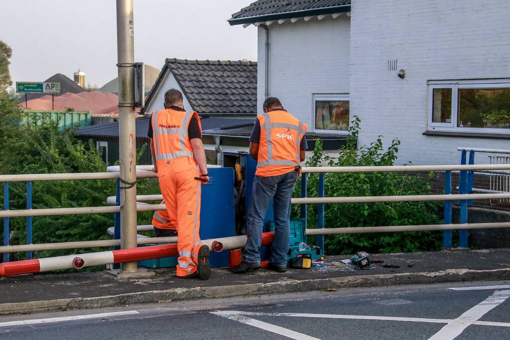Verkeersopstopping Eembrug na kapotte slagboom