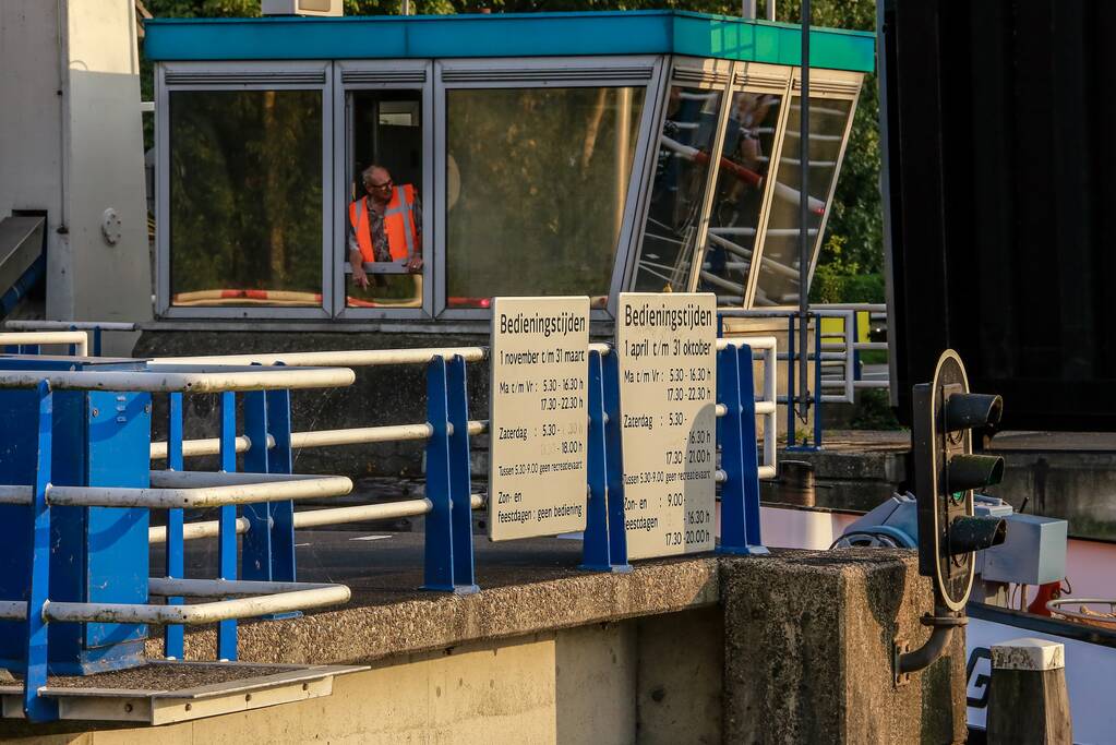 Verkeersopstopping Eembrug na kapotte slagboom