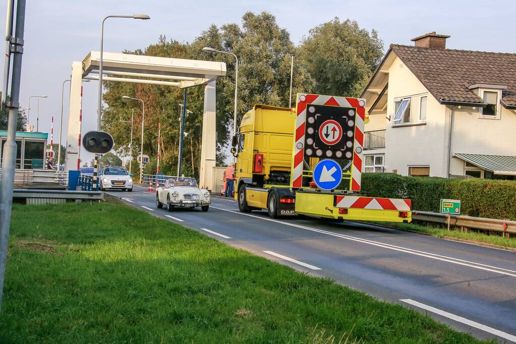 Verkeersopstopping Eembrug na kapotte slagboom